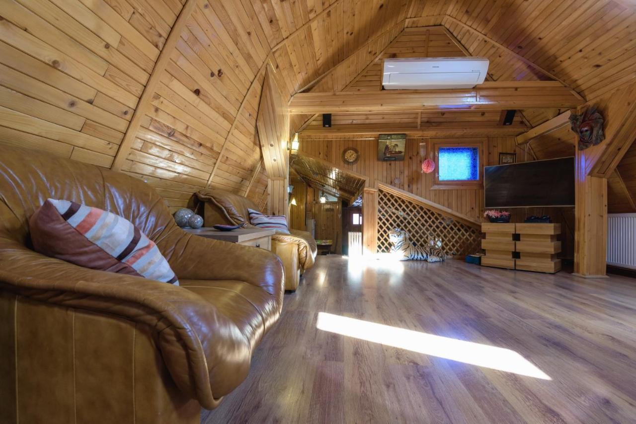 Wooden Attic Apartment Brasov Luaran gambar