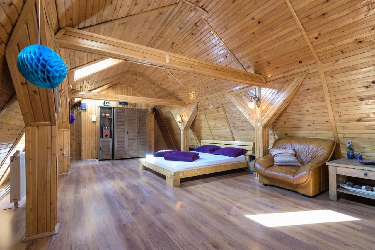 Wooden Attic Apartment Brasov Luaran gambar