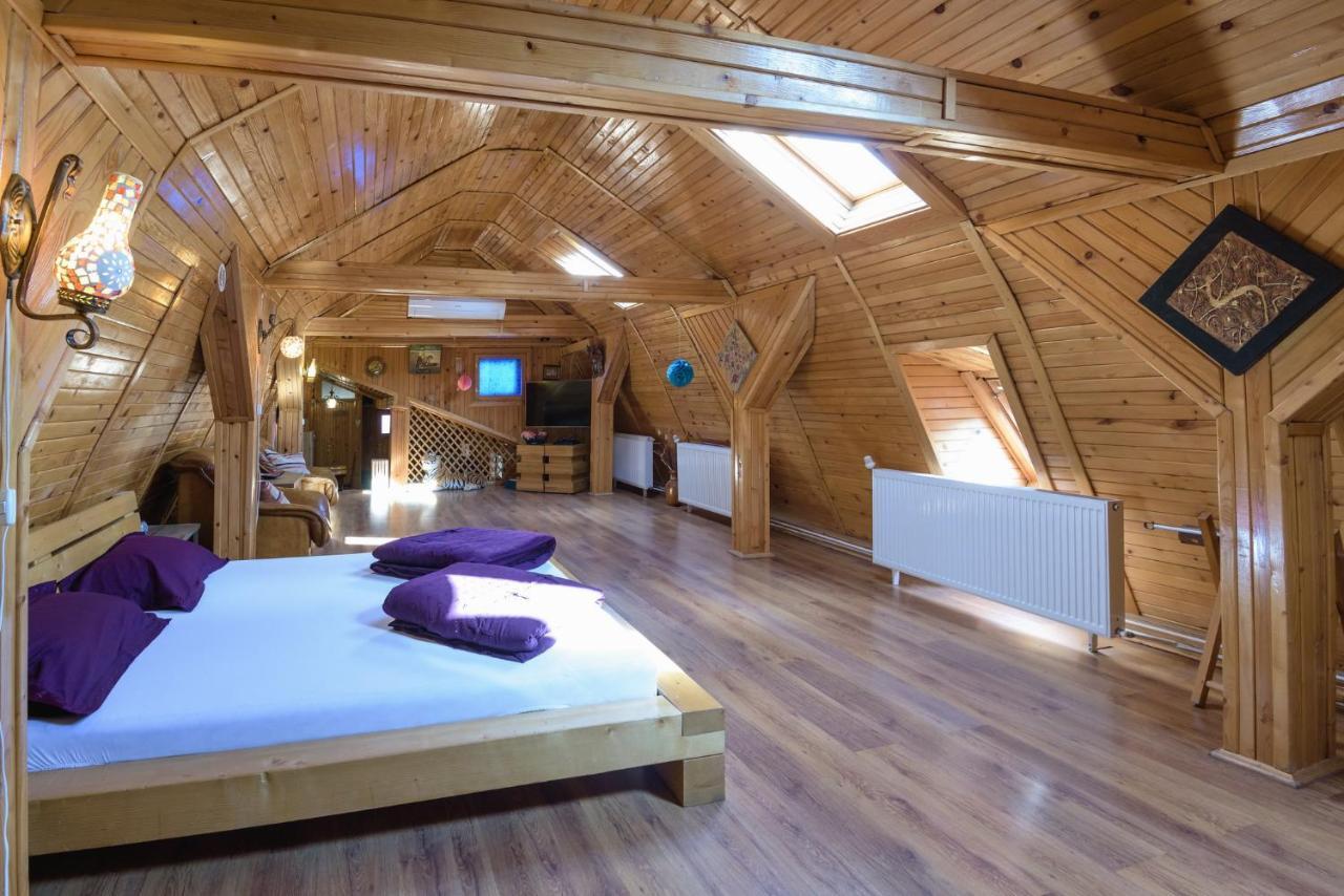 Wooden Attic Apartment Brasov Luaran gambar