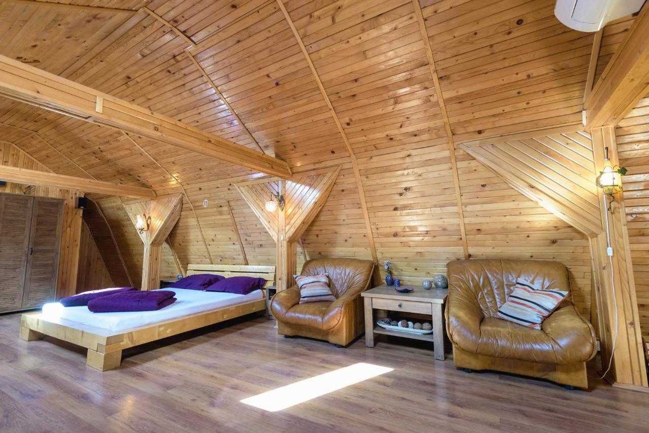 Wooden Attic Apartment Brasov Luaran gambar
