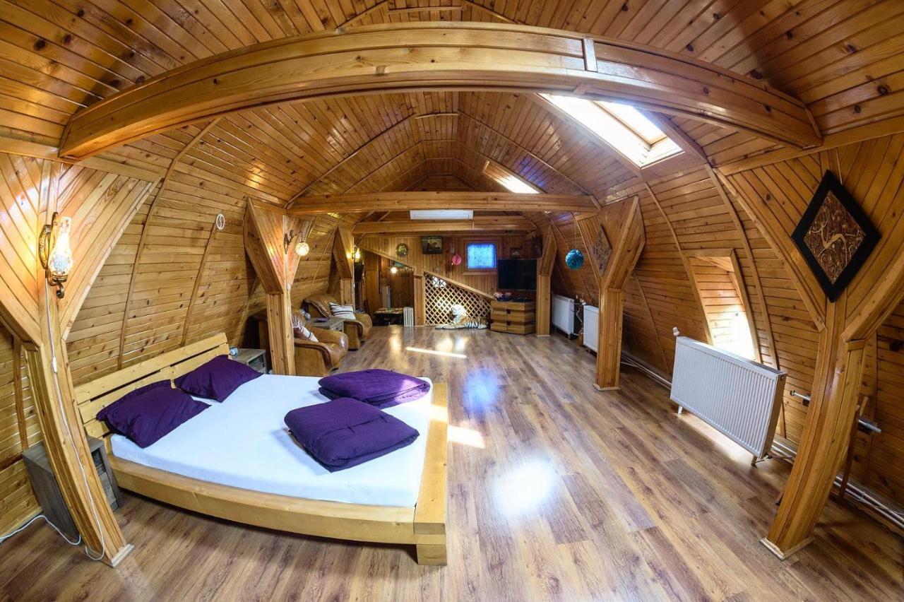 Wooden Attic Apartment Brasov Luaran gambar
